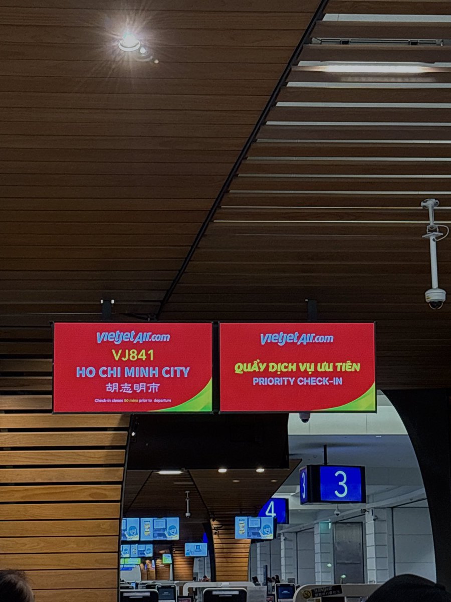 emlaembez's tweet photo. Hello Viet Nam ❤️ https://t.co/GSMC6JZATz