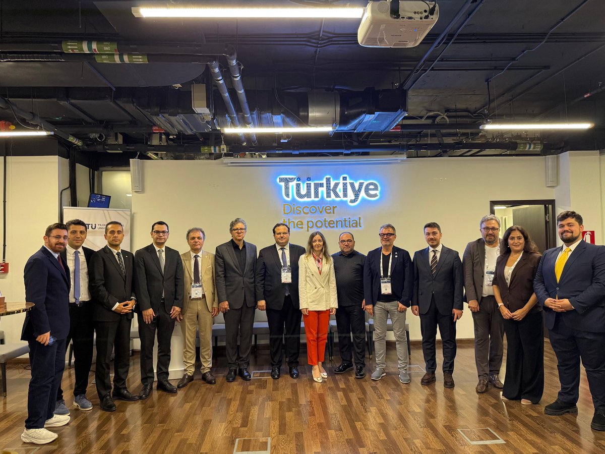 GITEX Global 2025’te Türk Teknoloji Ekosistemi Bir Arada!

TGBD Başkanımız Dr. İbrahim Yavuz ve TGBD Başkan Yardımcımız, Doç. Dr. Erkan Bil, YTÜ Yıldız Teknopark Starcamp Global ev sahipliğinde, Dubai’de faaliyetlerini sürdüren girişimciler ve Türk firmalar ile bir araya geldi.