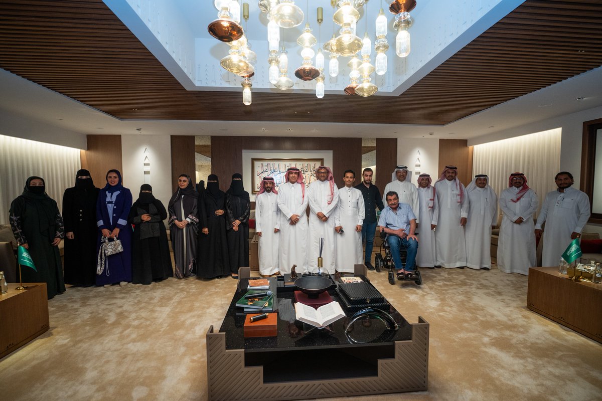 عبدالله بن سليمان العيدي (@abdullahaleadie) on Twitter photo سعدت هذا المساء بالمشاركة في حوار مفتوح بعنوان
(تشكيل الذائقة) ضمن حوارات #ديوانية_القلم_الذهبي ،شكرا لمعالي <a href="/Turki_alalshikh/">TURKI ALALSHIKH</a> ، يأسرنا دائما بمبادرات متنوعة تلبي شغف شرائح المجتمع كافة وممتن لأخي العزيز أ.ياسر مدخلي، لهذه الدعوة والحفاوة، وشكرا للمشاركين الذين أثروا هذا الحوار، سعدت هذا المساء بالمشاركة في حوار مفتوح بعنوان
(تشكيل الذائقة) ضمن حوارات #ديوانية_القلم_الذهبي ،شكرا لمعالي <a href="/Turki_alalshikh/">TURKI ALALSHIKH</a> ، يأسرنا دائما بمبادرات متنوعة تلبي شغف شرائح المجتمع كافة وممتن لأخي العزيز أ.ياسر مدخلي، لهذه الدعوة والحفاوة، وشكرا للمشاركين الذين أثروا هذا الحوار،