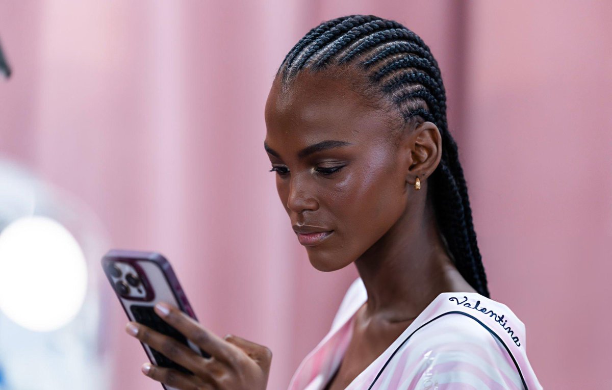 itgirlbackup's tweet image. Valentina Castro backstage at the Victoria's Secret Fashion Show (2025)