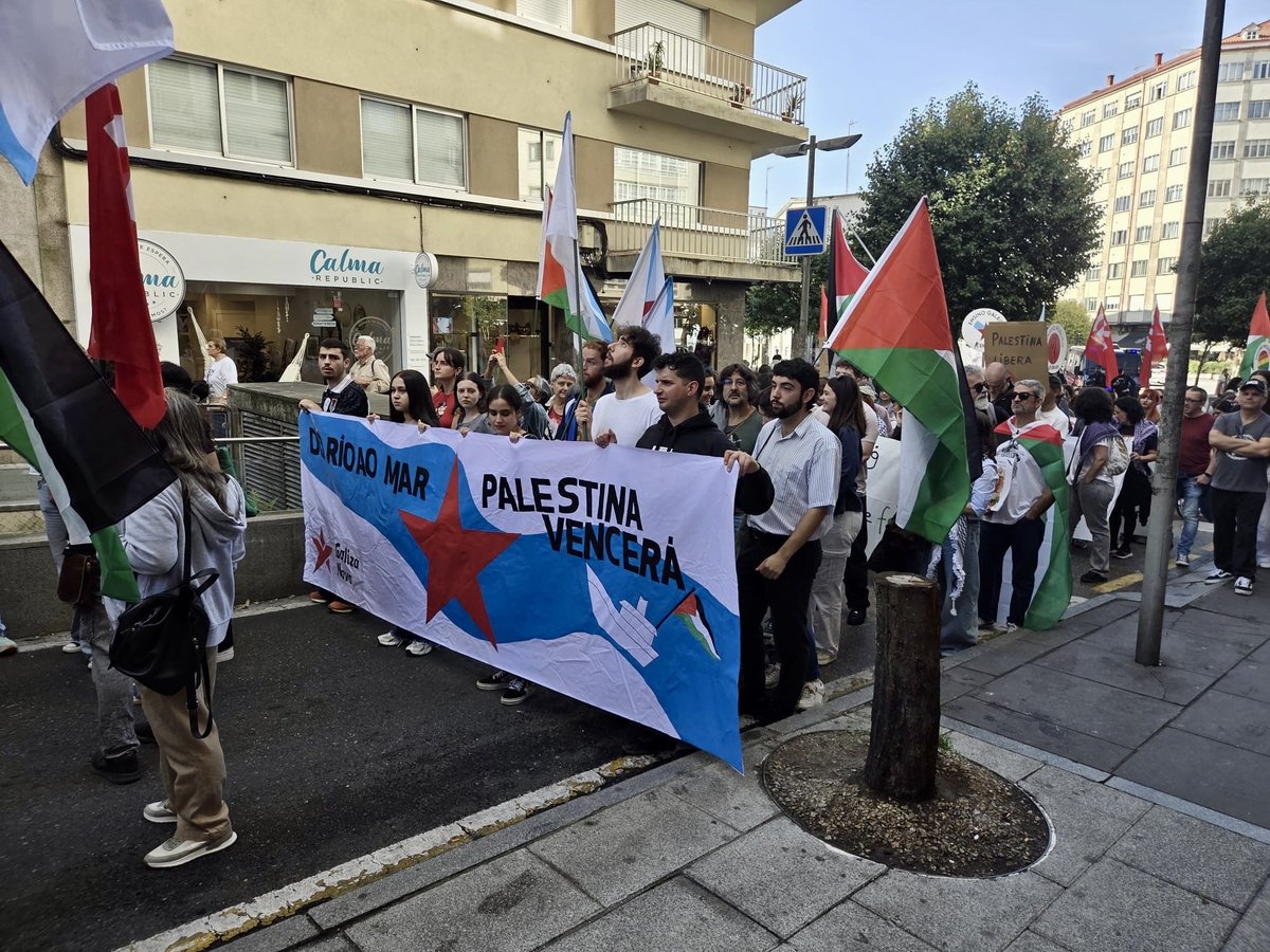 Galiza Nova (@galizanova) on Twitter photo 🇵🇸 𝟭𝟱-𝗢 𝗣𝗮𝗿𝗼 𝘅𝗲𝗿𝗮𝗹 𝗽𝗼𝗿 𝗣𝗮𝗹𝗲𝘀𝘁𝗶𝗻𝗮
Hoxe a mocidade galega secundamos os paros laborais e estudantís convocados pola <a href="/galizaCIG/">CIG</a> e por <a href="/erguergaliza/">Erguer. Estudantes da Galiza</a> 🇵🇸 𝟭𝟱-𝗢 𝗣𝗮𝗿𝗼 𝘅𝗲𝗿𝗮𝗹 𝗽𝗼𝗿 𝗣𝗮𝗹𝗲𝘀𝘁𝗶𝗻𝗮
Hoxe a mocidade galega secundamos os paros laborais e estudantís convocados pola <a href="/galizaCIG/">CIG</a> e por <a href="/erguergaliza/">Erguer. Estudantes da Galiza</a>