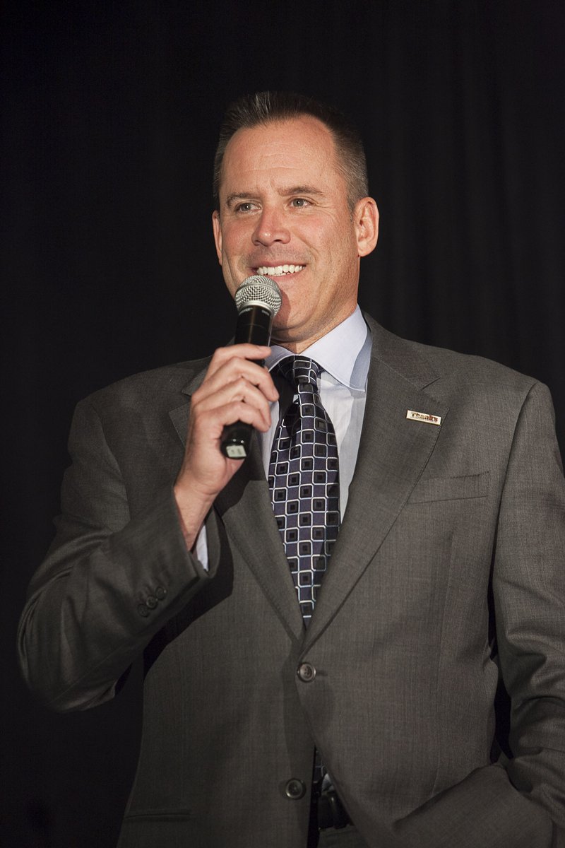 #TBT to another memorable evening supporting Minnesota service members and their families when Vince Flynn was the keynote speaker at MMAF's 2009 dinner.   thankmntroops.org/events/2009-fu… #20YearsofThanks