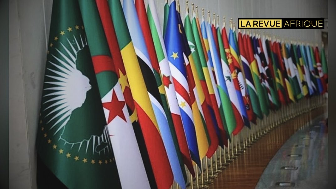 larevueafrique's tweet image. 🇲🇬 URGENT | L’#UnionAfricaine confirme un coup d’État à #Madagascar et annonce la « suspension immédiate du pays de l’organisation », a déclaré le président de la Commission de l’Union Africaine, Mahmoud Ali Youssouf.