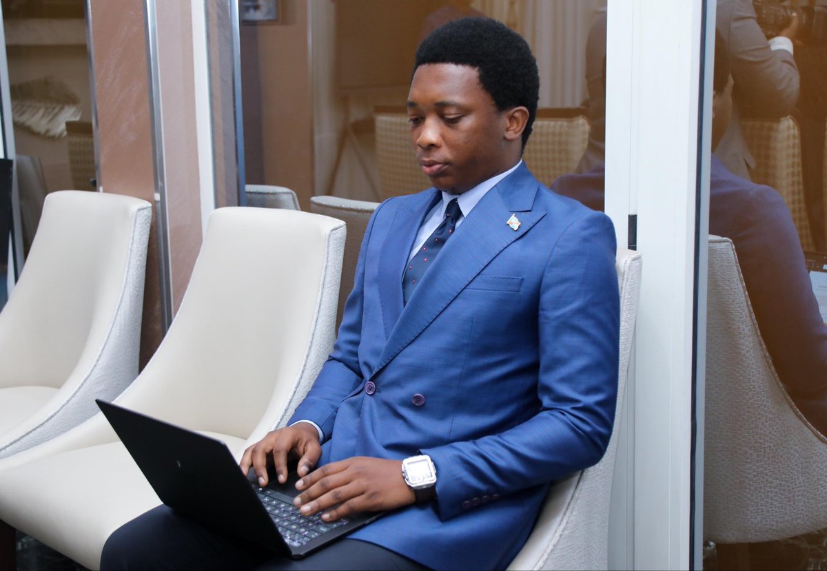 Une poignée de main, un message : servir, bâtir, influencer, inspirer.
La jeunesse congolaise n’attend pas qu’on lui cède la place : elle la construit, avec foi et responsabilité. 🇨🇩
On donnera raison à Dieu!

<a href="/Presidence_RDC/">Présidence RDC 🇨🇩</a> <a href="/PrimatureRDC/">Primature de la République Démocratique du Congo</a> <a href="/jeunesseEP_RDC/">Ministère de la Jeunesse et Éveil Patriotique</a> <a href="/CnjRDC/">Conseil National de la Jeunesse CNJ-RDC</a> <a href="/GraceKutino/">Grace Emie Kutino</a>