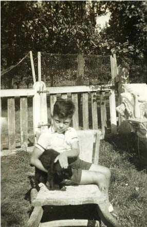 15 October 1936 | A Dutch Jewish boy, Jacob Vieyra, was born in Rotterdam.

In February 1944 he was deported to #Auschwitz and murdered in a gas chamber after the selection.