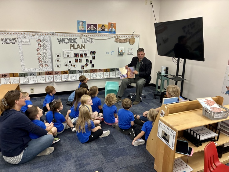 bh_bobcats's tweet photo. Today, we had the pleasure to host Senator Dan Lonowski as part of the "Day as a Principal" initiative.  October is National Principals Month and Senator Lonowski had the opportunity to sit down with our principals to learn about what they do on a daily basis!

#bhleads https://t.co/eEojVimQeT