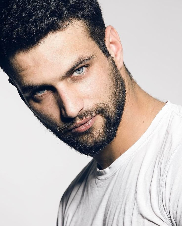 ﹙⌕﹚𝑆𝐸 𝐵𝑈𝑆𝐶𝐴: 
ㅤㅤㅤㅤA elegir nombre. 

▸ Jesús Castro, Antonio Velázquez o otro.
▸ Se pide actividad diaria.
▸ Se requiere compromiso.
▸ Se promete drama y cariño.

⠀⠀ꜥꜤ Interesados darle al ❤. 

 ¿Serías tan amable de darme
  un retweet? ¡Muchas gracias!