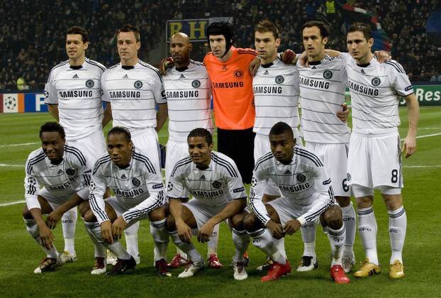 🇩🇪 Michael Ballack - Germany Captain
🏴󠁧󠁢󠁥󠁮󠁧󠁿 John Terry - England Captain
🇨🇿 Petr Cech - Czech Republic Captain
🇷🇸 Branislav Ivanovic - Serbia Captain
🇳🇬 John Obi Mikel - Nigeria Captain
🇨🇮 Didier Drogba - Ivory Coast Captain

Our 2009-10 squad was incredible.