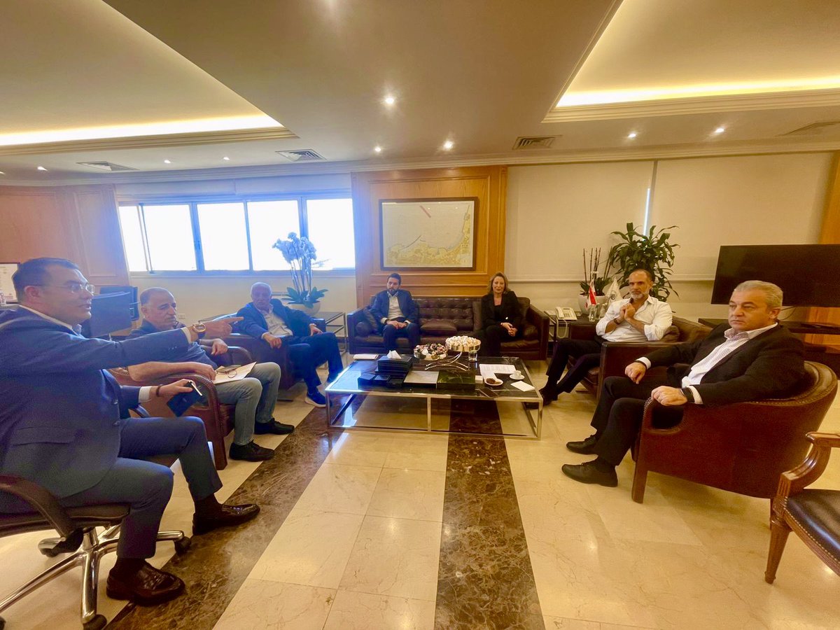 أيوب من وزارة الأشغال: #الجنوب في قلب الأولويات

زارت عضو "تكتل الجمهورية القوية"، النائب غادة أيوب، وزير الأشغال العامة والنقل #فايز_رسامني، في مكتبه في الوزارة، ورافقها رئيس #بلدية_صيدا ورئيس اتحاد بلديات صيدا-الزهراني مصطفى حجازي، نائب رئيس بلدية صيدا الدكتور أحمد عكره، رئيس