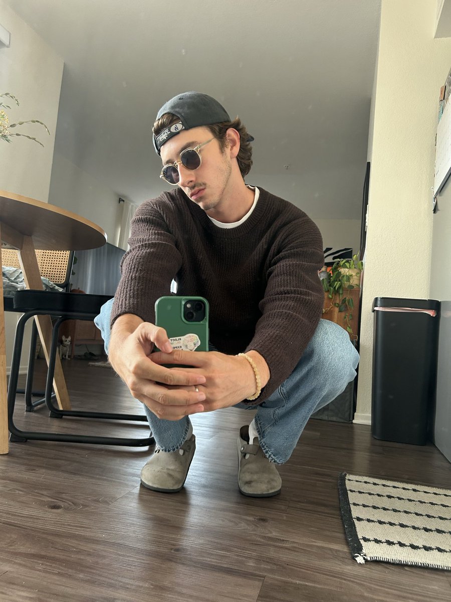 gavzona's tweet image. How do I get attention on here #firstpost #hi #imfreezing