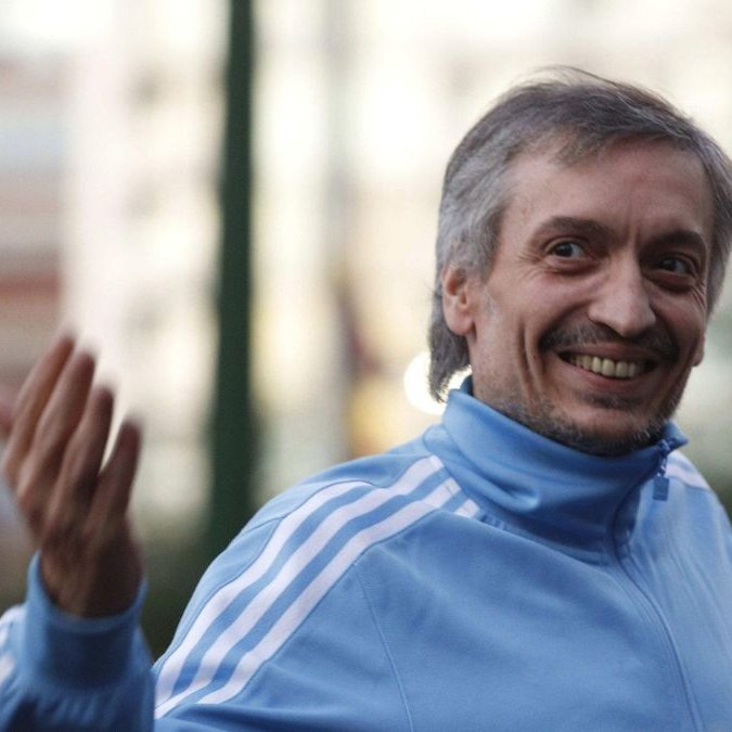 clarincom's tweet image. MÁXIMO ADELANTÓ QUE PIENSAN EN UN PROYECTO PARA COBRAR IMPUESTOS A GRANDES TRANSFERENCIAS DE DINERO AL EXTERIOR
Máximo Kirchner habló hoy de "gravar activos en el exterior y penalizar las grandes transferencias" para que quede en el país "algo del daño que causa cuando la…