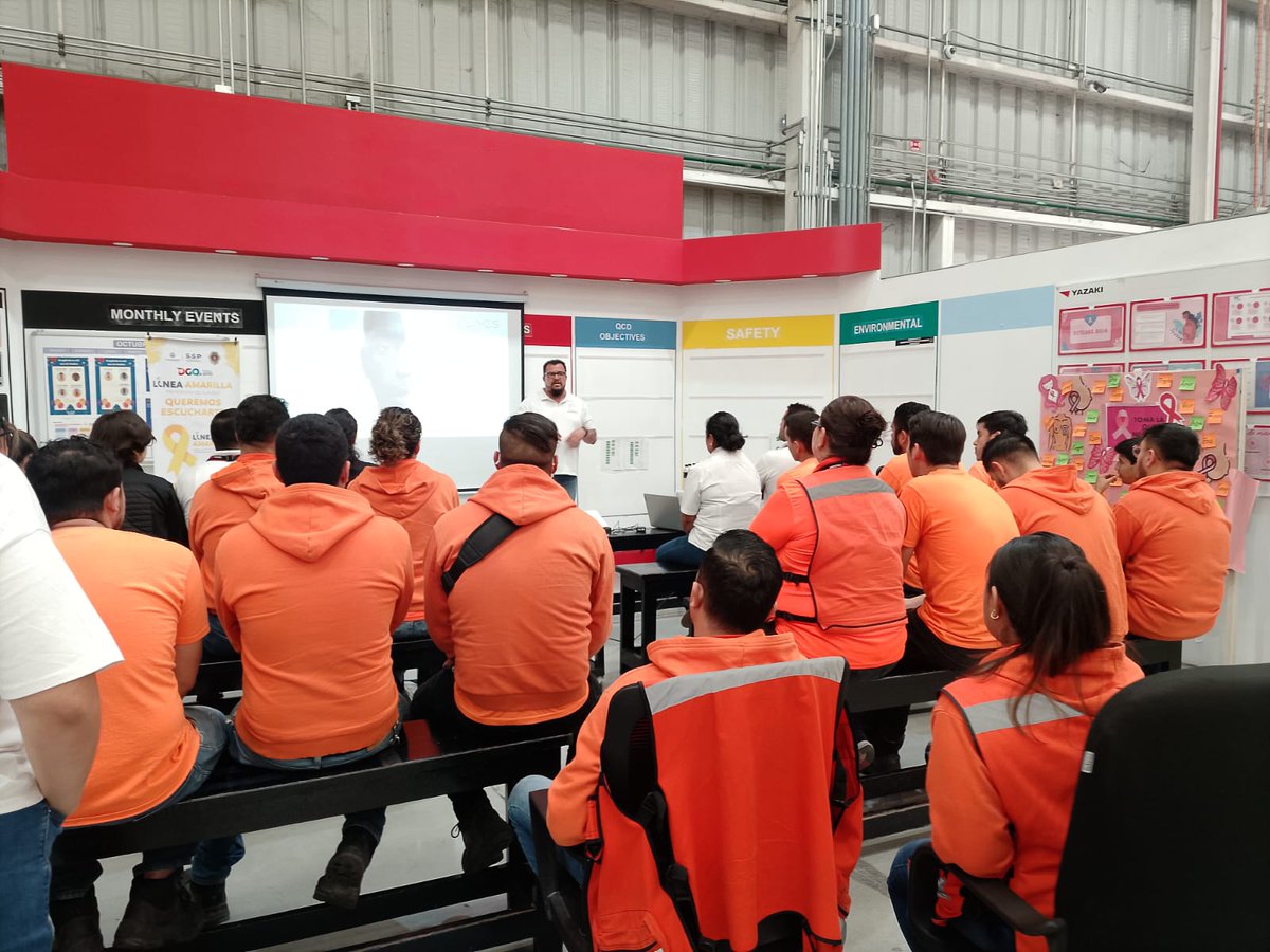 sspdgo's tweet image. #DurangoRenace La SSP, junto con A.C. JACS, impartió en YAZAKI DDC un taller de prevención del suicidio, informando sobre conductas, factores de riesgo y la Línea Amarilla disponible 24/7 vía 9-1-1. #SSPDgo