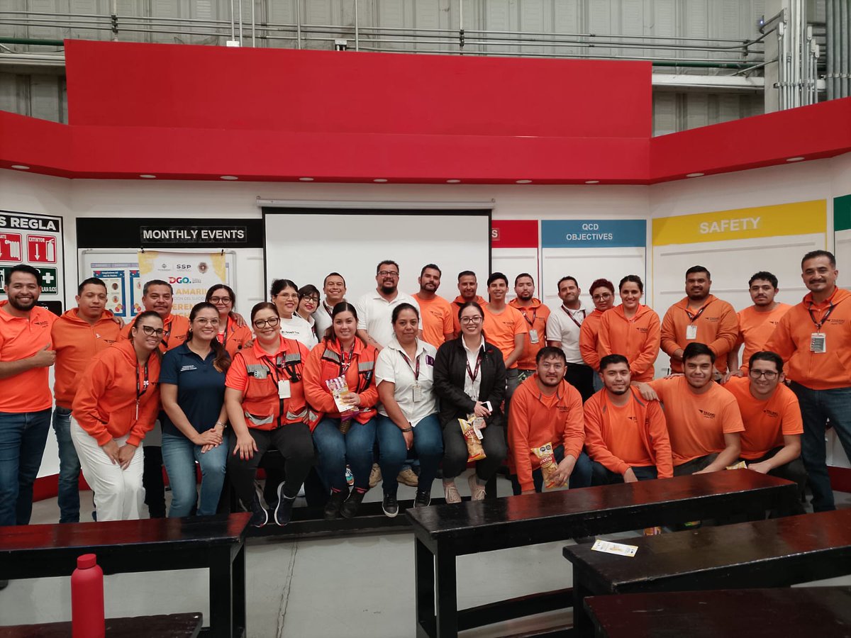 sspdgo's tweet image. #DurangoRenace La SSP, junto con A.C. JACS, impartió en YAZAKI DDC un taller de prevención del suicidio, informando sobre conductas, factores de riesgo y la Línea Amarilla disponible 24/7 vía 9-1-1. #SSPDgo