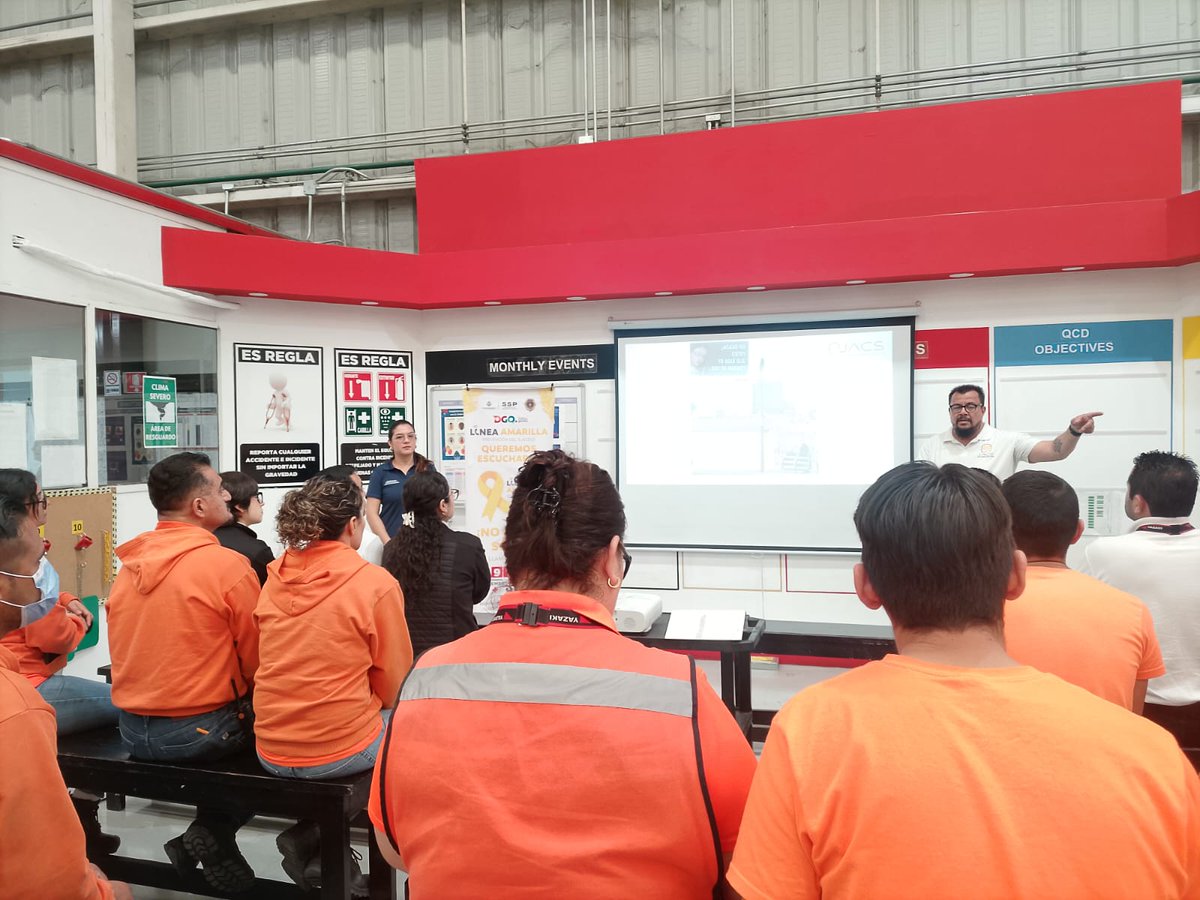 sspdgo's tweet image. #DurangoRenace La SSP, junto con A.C. JACS, impartió en YAZAKI DDC un taller de prevención del suicidio, informando sobre conductas, factores de riesgo y la Línea Amarilla disponible 24/7 vía 9-1-1. #SSPDgo