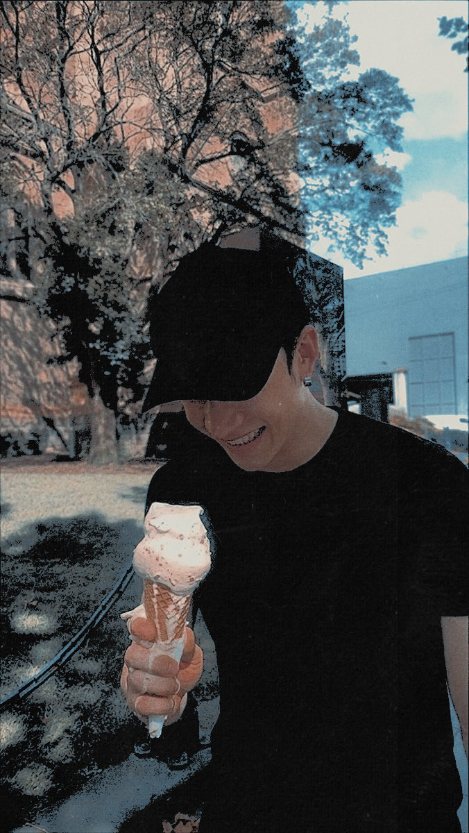 pridefulhyde's tweet photo. ᅠᅠ   ᅠ ᅠ   ᅠ i’m  struggling  with  this  ice  cream  .  🍦 https://t.co/ARndPUxfSJ