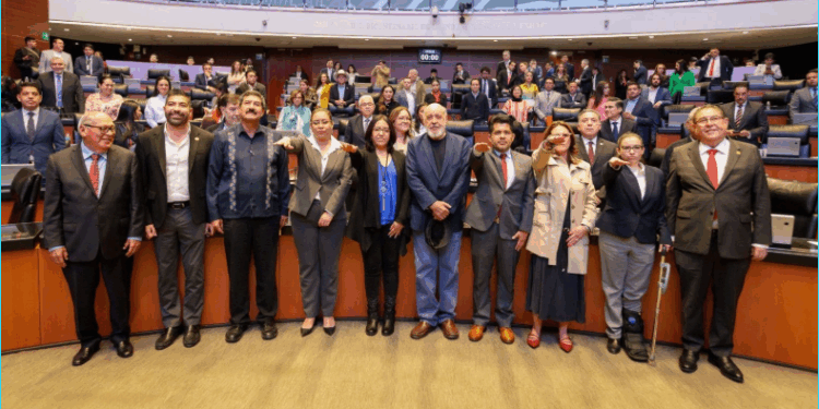 Desde ASIET queremos felicitar a <a href="/ledenikam/">Ledénika con K</a>, Mercedes Olivares Tresgallo, Adán Salazar, <a href="/VillaTrapala/">Tania Villa Trapala</a> y <a href="/NormaSolanoR/">Norma Solano</a>, aprobados ayer por el Senado para integrar la nueva CRT. 

Les deseamos mucho éxito en su nueva gestión y en los trabajos para impulsar la #conectividad en