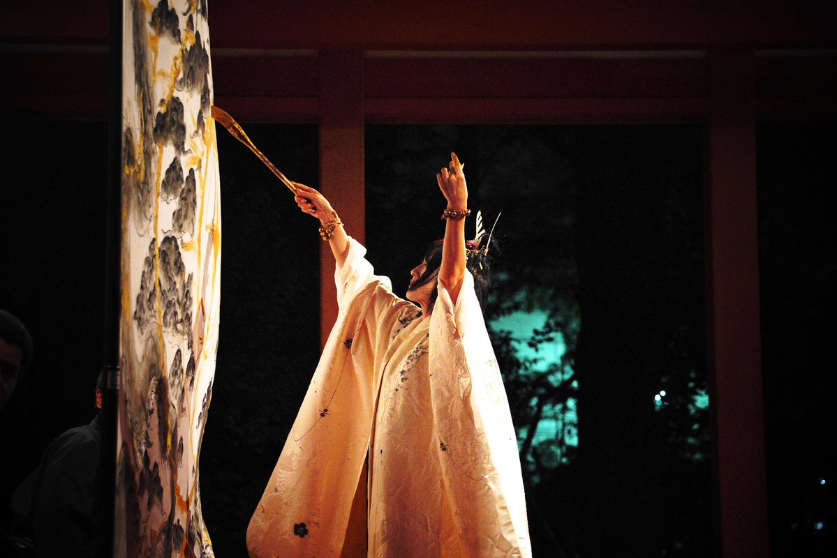 表現者たち　Artist/墨絵師 阿部朱華羅

「千夜賀風薪能」阿佐ヶ谷神明宮より
共演：能楽師 武田宗典