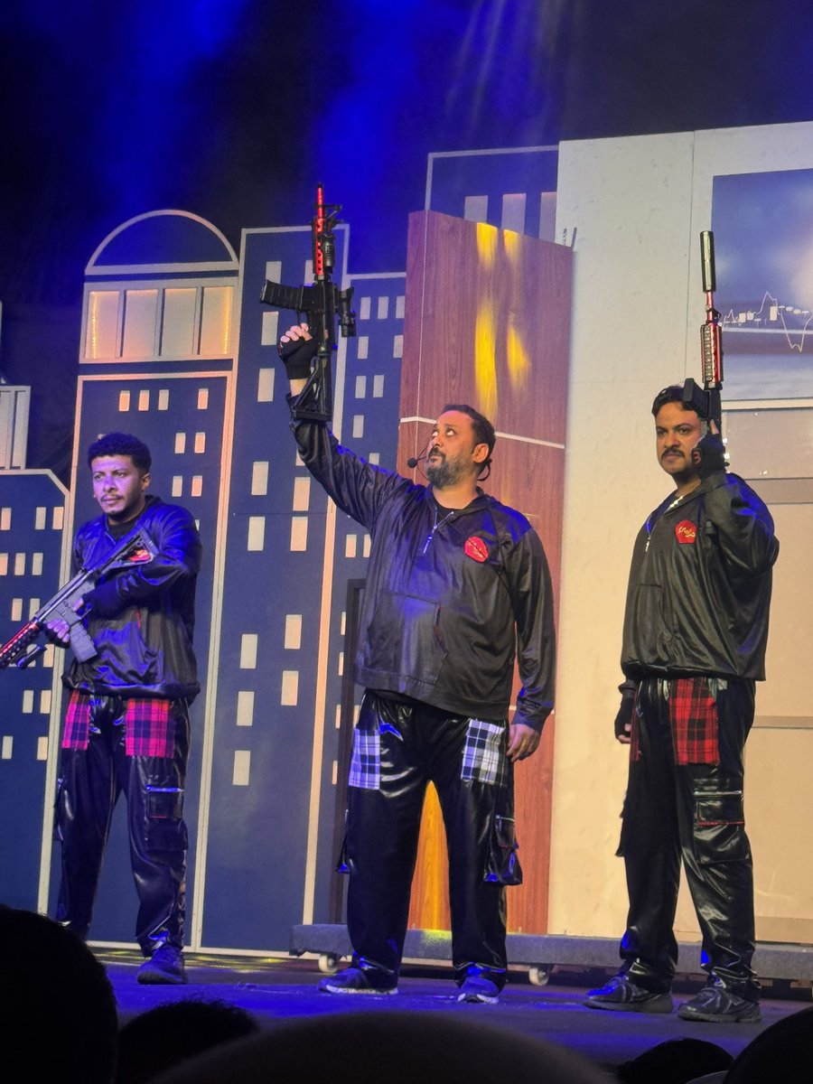 Aso0ma_87's tweet image. مسرحية اليوم (شوية حرامية) ..
مشاري وشملان المجيبل، وأسامة المزيعل، وهبة الدري يخلونك تدمّع من الضحك + قصة المسرحية وايد حلوة .. ماحب أطوف مسرحياتهم 🫶🏻 ..
@MMojeabil 
@shamlanmujaibel 
@Heba_aldurri