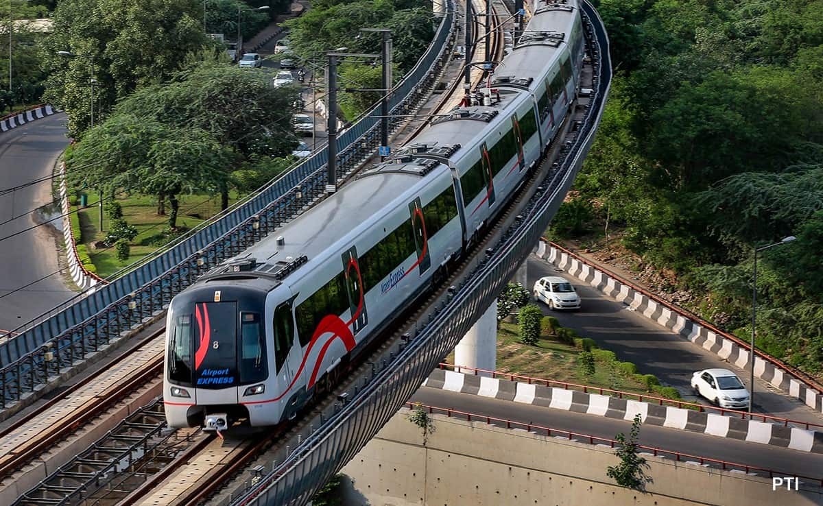 periodistan_'s tweet image. En 2002, el metro de Delhi no existía.
Hoy, tiene 352 kilómetros de vías, 10 líneas y 257 estaciones.
Desde ese año hasta hoy, el metro de Buenos Aires creció... 10 kilómetros 😪