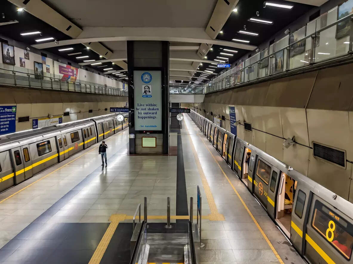 periodistan_'s tweet image. En 2002, el metro de Delhi no existía.
Hoy, tiene 352 kilómetros de vías, 10 líneas y 257 estaciones.
Desde ese año hasta hoy, el metro de Buenos Aires creció... 10 kilómetros 😪