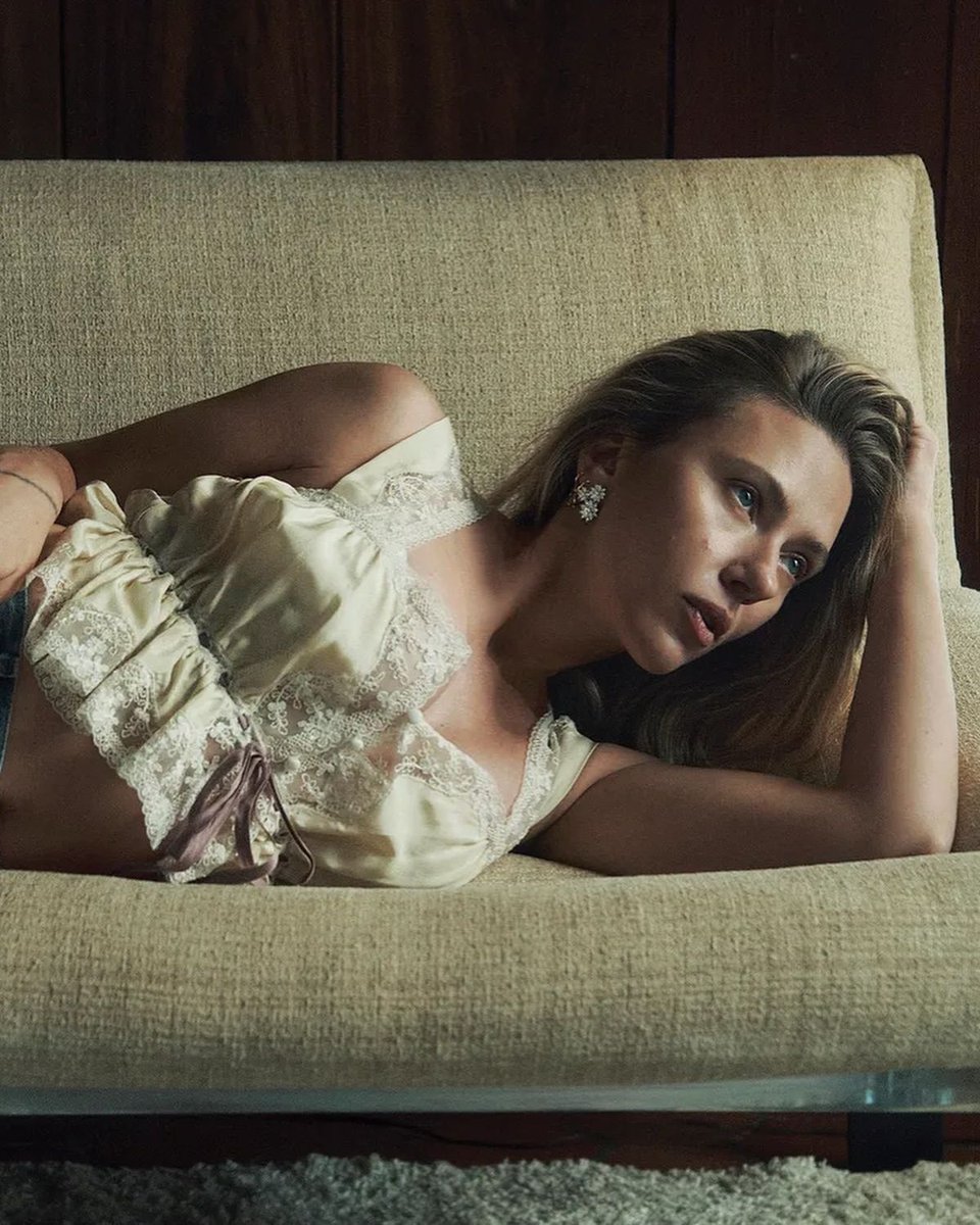 𝚂𝚊𝚛𝚊𝚑 𝙱𝚊𝚛𝚝𝚘𝚗. | fake tweet media