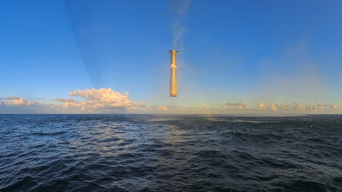 SpaceX's tweet image. Super Heavy hover
