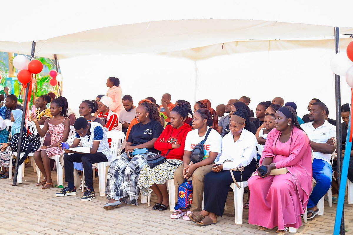 Springvillejr's tweet image. Proud parents watching their children perform!
Smiles, cheers, and heartfelt moments as our learners shine on stage. 🌟❤️ #SpringvilleMoments #ProudParents #YoungStars