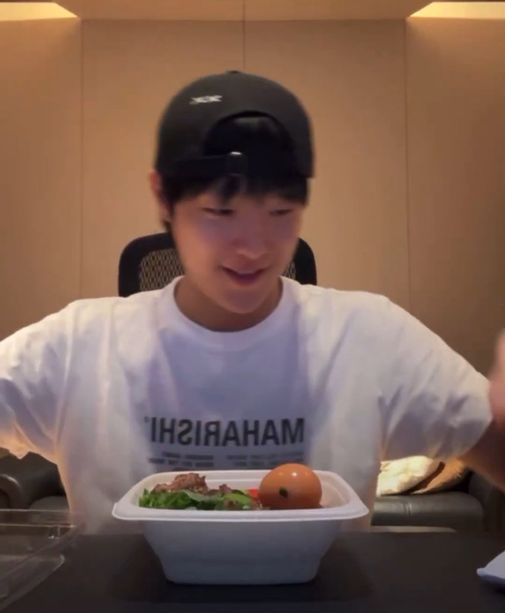 너무 투명해서 웆꺄죽겟네 ㅜㅜ

고기가 쪼금 밖에           아니었을때
없는줄 알앗을 때           (숨겨진고기발견)