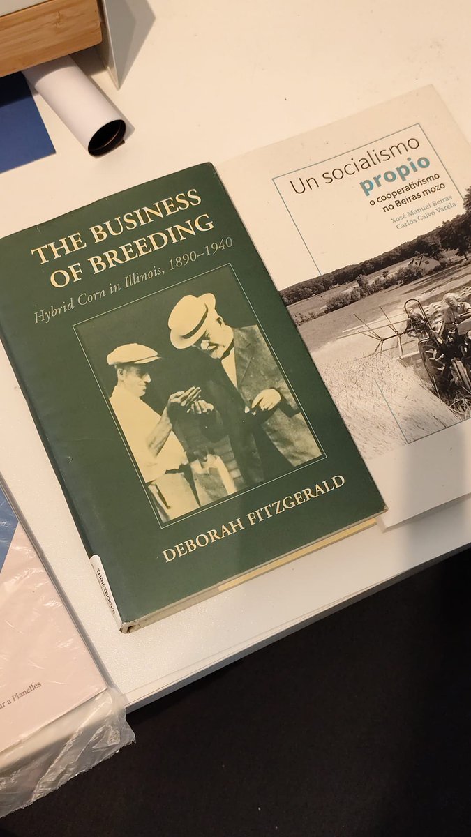 Con ganas de ler o novo de <a href="/karloskvar/">carlos calvo varela 🍉</a>  👏👏 

Ademais veu acompañado dun clásico que tamén fala de nós sen querer