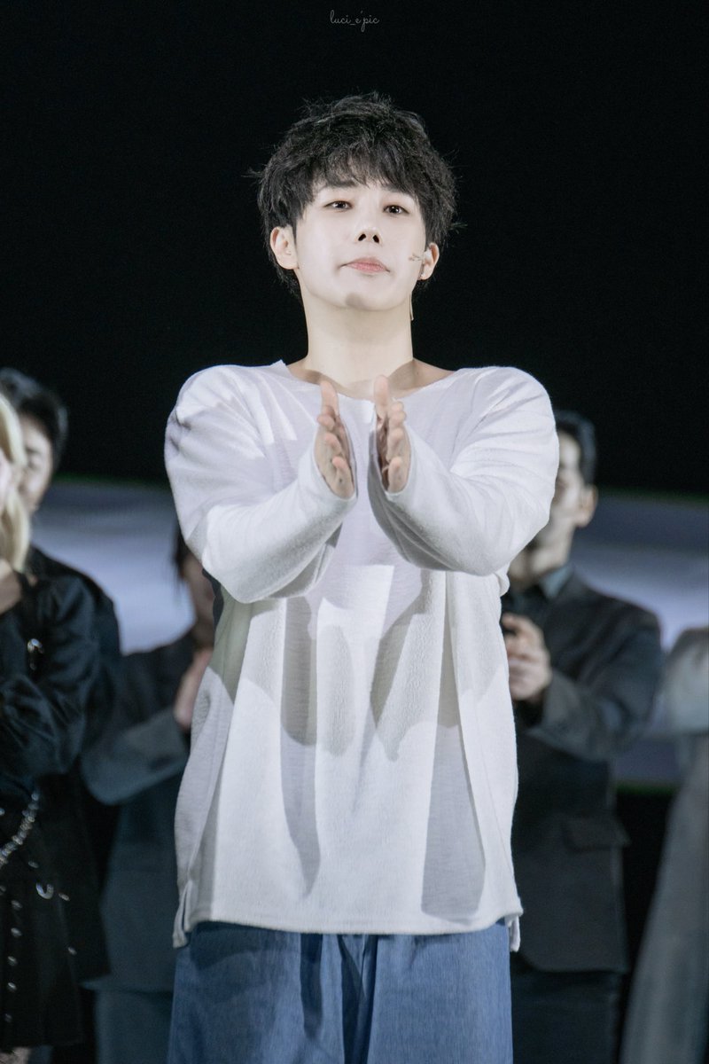 Luci_e_Pic's tweet photo. 251014 밤 데스노트 커튼콜

-

엘 - #김성규 배우님

- https://t.co/KlZ8E4vR4d