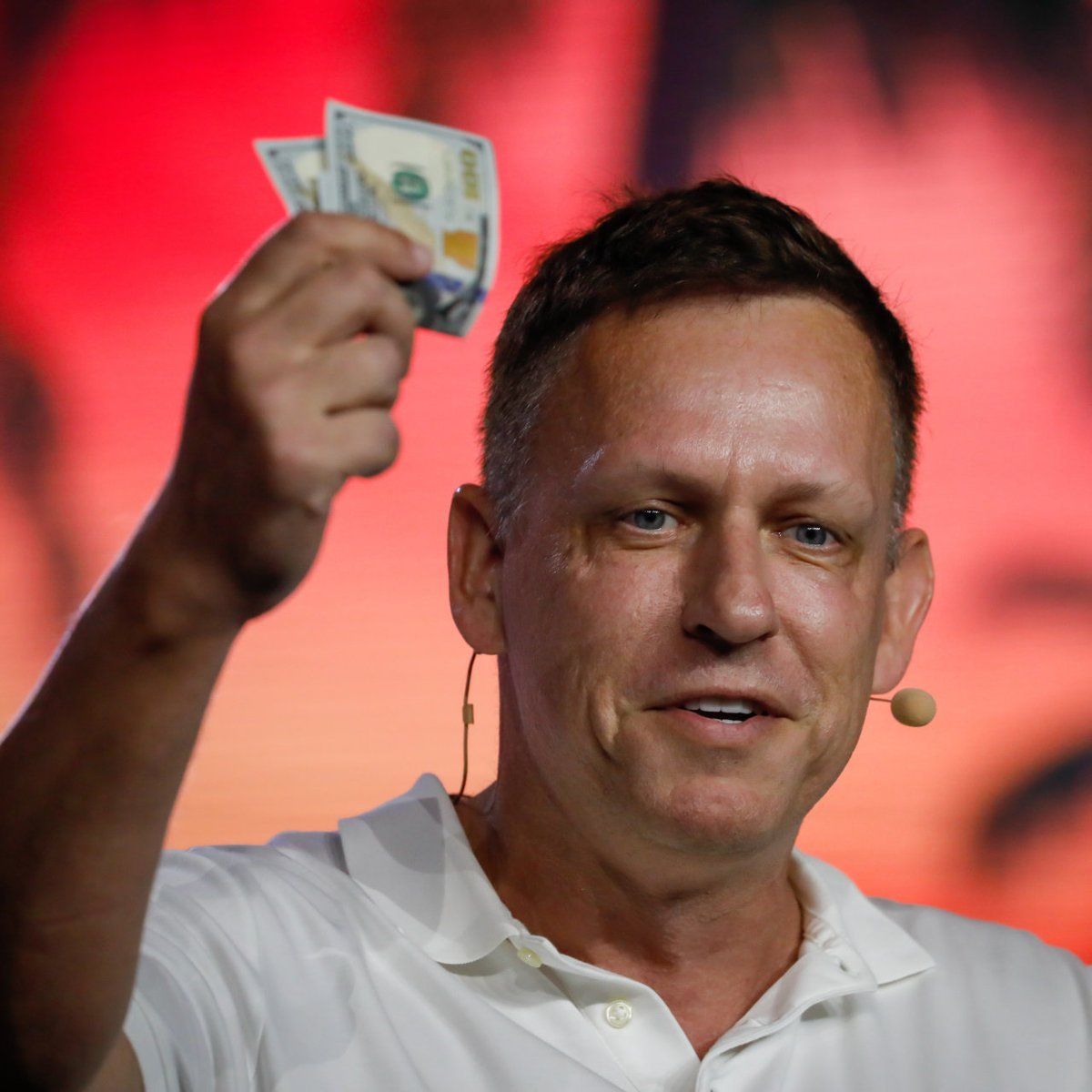 미국 금융 규제당국이 페이팔 공동 창업자 피터 틸이 지원하는 비트코인 은행 설립을 승인했다고 X(@pete_rizzo_)가 15일  전했다. 이는 비트코인의 제도권 금융 진입을 상징하는 조치로, 비트코인(BTC)이 주류 금융 시장으로 확산되는 흐름이 본격화되고 있음을  보여준다.