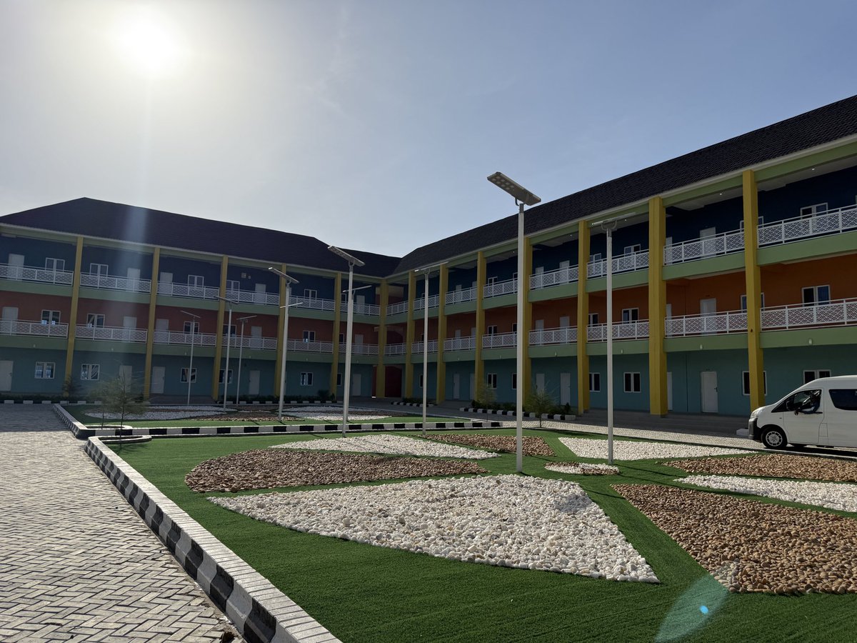BashirAhmaad's tweet image. This is one of the 104 mega schools in Borno State that have already been completed, with 36 others under construction. This particular one, named after President Bola Tinubu, was recently constructed by Gov. Babagana Zulum. It has 35 classrooms, laboratories and other ICT…