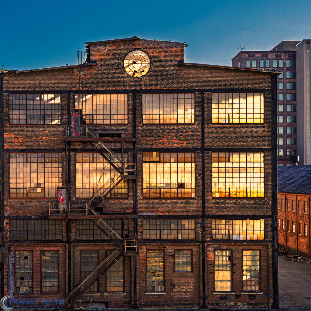 Frank_T_Smith's tweet image. Vintage Sunset
I haven&apos;t been on the Hoover Mason Trestle in a while. I was fortunate to catch this image as the sun was setting and shining through all of the old glass panes.
📸 @OMSYSTEMcameras  OM-1 MkII
#OMSystem #BornToCreate #UrbanDecay #BethlehemSteel #HooverMasonTrestle