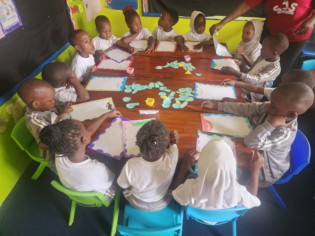 Springvillejr's tweet image. Hands busy, hearts happy! Springville learners are discovering the fun of making art. 💛🎨 #SpringvilleArt #LearningThroughCreativity .