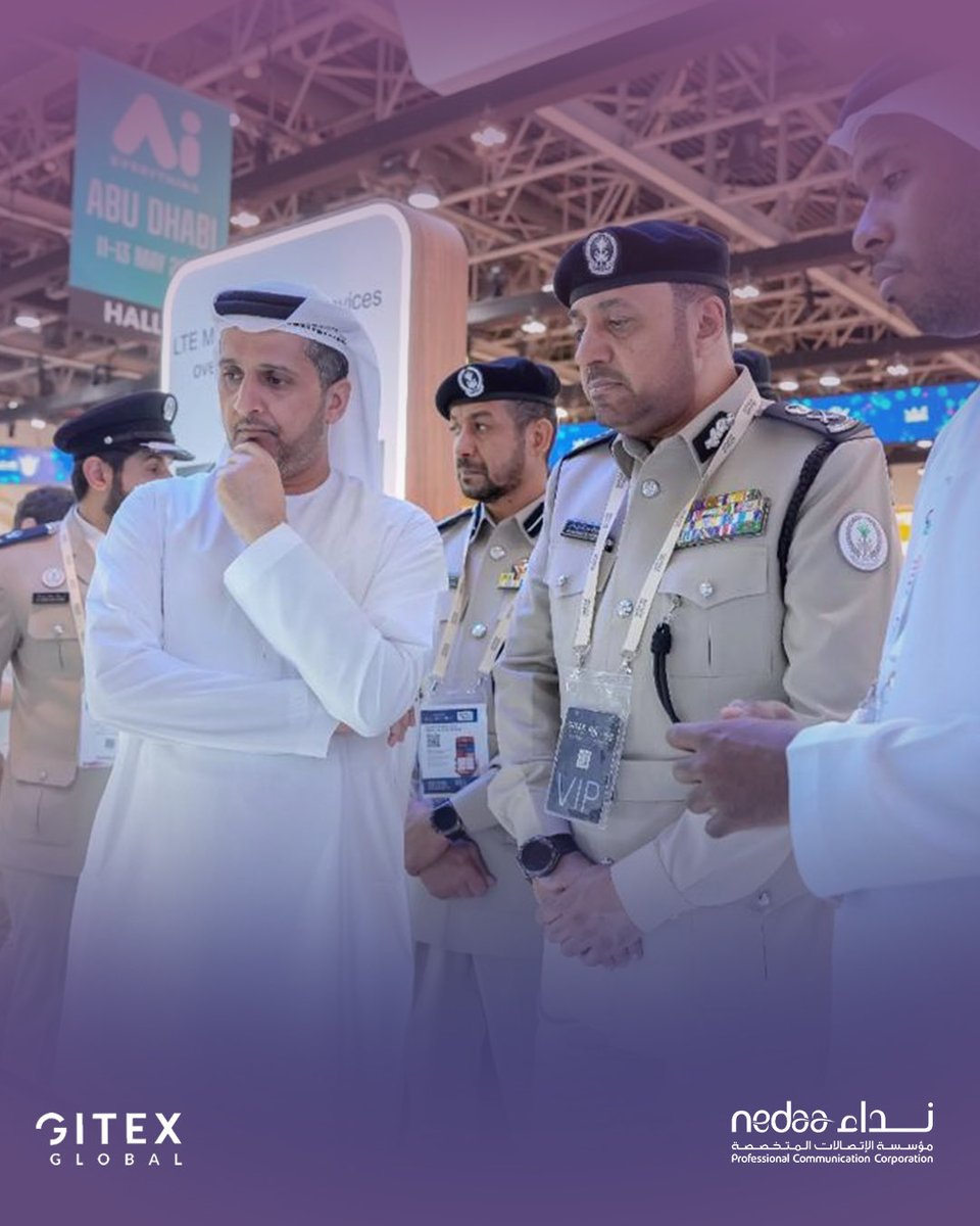 NedaaDXB's tweet image. زار سعادة اللواء عبدالله بن عامر، قائد شرطة الشارقة، منصة نداء في #جيتكس2025، حيث اطّلع على أحدث حلول نداء التقنية لدعم التحول الرقمي والاتصالات المتخصصة.
كل الشكر لسعادته على هذه الزيارة الكريمة.

#نداء #GITEX #Innovation #التحول_الرقمي #الاتصالات_المتخصصة #SharjahPolice