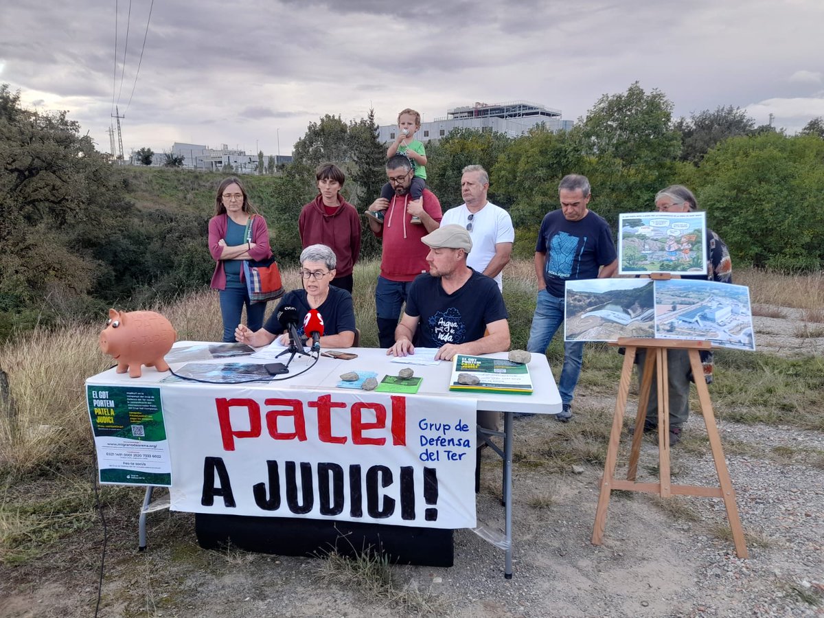 carrera_mar's tweet image. Ahir el @GrupDefensaTer igual que David contra Goliat, vam engegar una campanya per recaptar fons contra #Patel macroescorxador porcí del Grup Vall companys a #Osona Ens cal cobrir les despeses judicials via @migranodearena  migranodearena.org/ca/repte/porte…