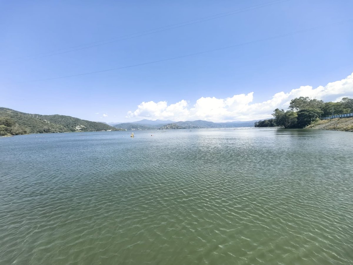 agua_edomex's tweet image. Realizamos un recorrido por la presa de Valle de Bravo, cuerpo de agua fundamental que forma parte del Sistema Cutzamala y la cual presenta el 95% de llenado trayendo consigo seguridad hídrica.
Es responsabilidad de todos nosotros el cuidado del agua.
#ElPoderDeServir
