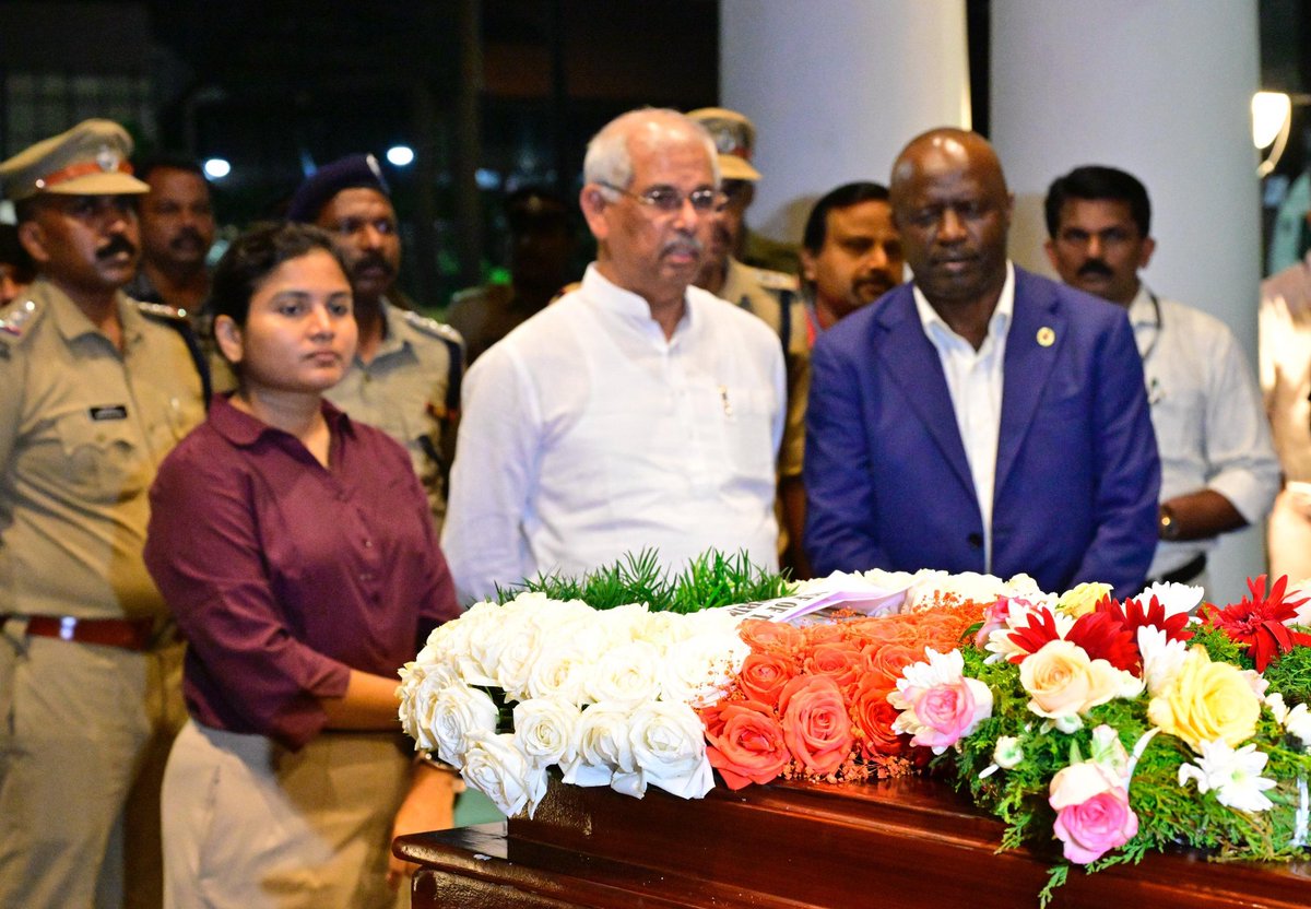 KeralaGovernor's tweet photo. Hon’ble Governor Shri Rajendra Vishwanath Arlekar paid last respects to former Prime Minister of Kenya, Mr. Raila Odinga, at Ernakulam today. On behalf of the Hon’ble Prime Minister of India, he offered floral tributes and remembered Mr. Odinga as a great friend of India. https://t.co/5b6LwJ4aXm
