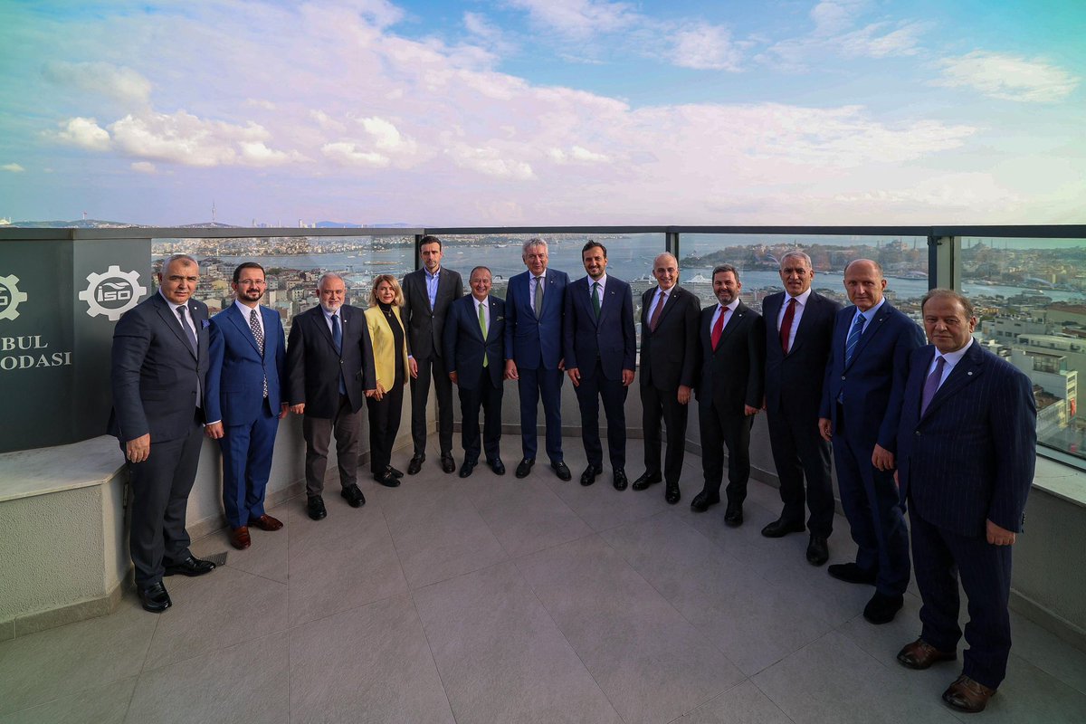 İstanbul Sanayi Odası Yönetim Kurulu Başkanı Sn. <a href="/erdal_bahcivan/">Erdal BAHÇIVAN</a> ve yönetim kurulu üyeleriyle bir araya geldik.

İstanbul’un sanayi potansiyelini, üretim odaklı büyüme hedeflerini ve güçlü iş birliklerini konuştuk.
Birlikte daha güçlü bir İstanbul için çalışmaya devam edeceğiz.