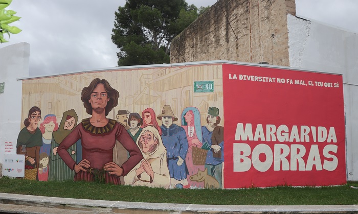 La plaça del Molí de l'Om #Llíria llueix un mural a Margarida Borràs infoturia.com/lliria/80139-l… <a href="/aytolliria/">Ajuntament de Llíria</a> <a href="/PGarcia_Latorre/">Paco García Latorre</a>