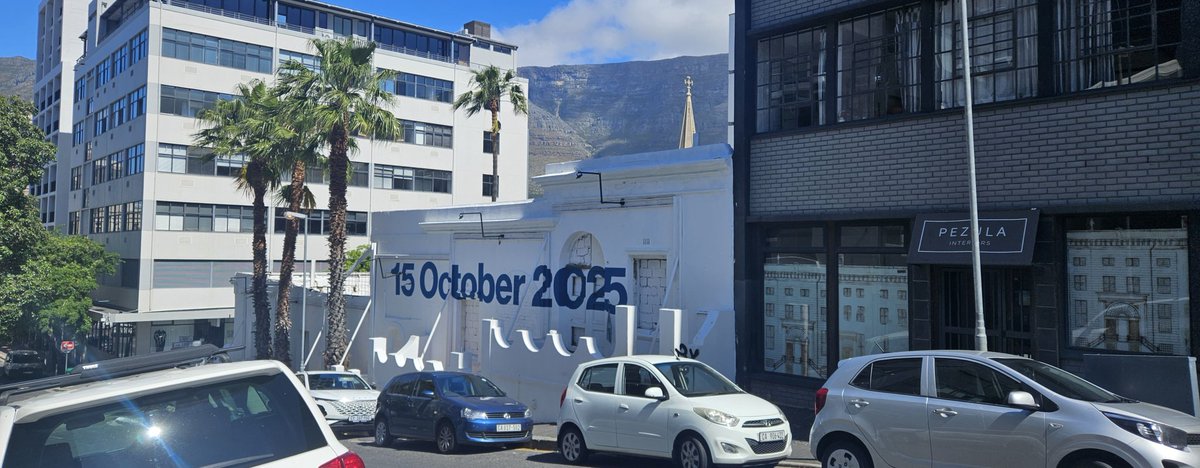 Neotanium's tweet photo. Does anyone know what this is all about? Old #Zingara building at the corner of Loop and Buiten streets in #CapeTown? #15October2025 https://t.co/2pJDRSSMG4
