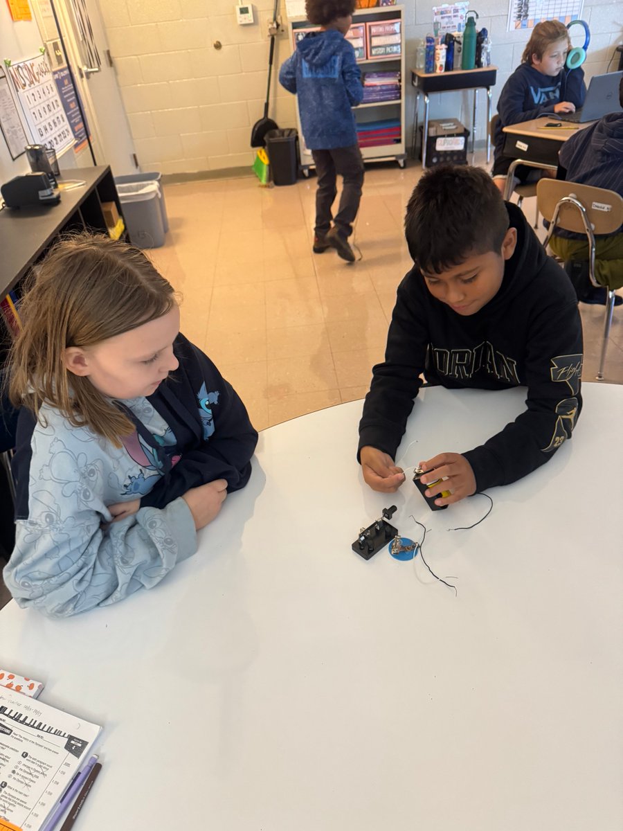 STE_Stallions's tweet image. ⚡️Current(ly) having a shocking good time in Ms. Diebold's 3rd grade class! Our scientists lit up the room making their own circuits and learning how electricity flows! 💡🔋 #ThirdGradeScience #FutureEngineers