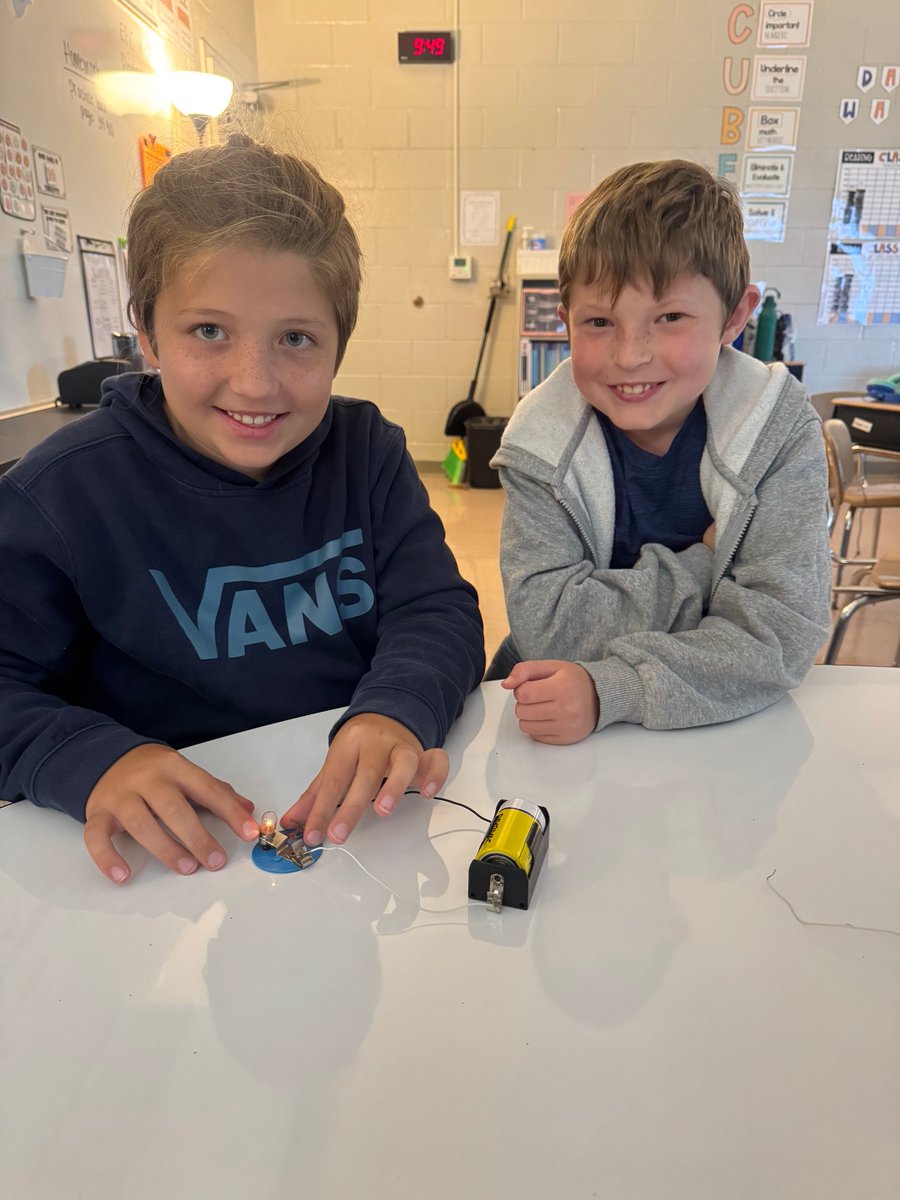 STE_Stallions's tweet image. ⚡️Current(ly) having a shocking good time in Ms. Diebold's 3rd grade class! Our scientists lit up the room making their own circuits and learning how electricity flows! 💡🔋 #ThirdGradeScience #FutureEngineers