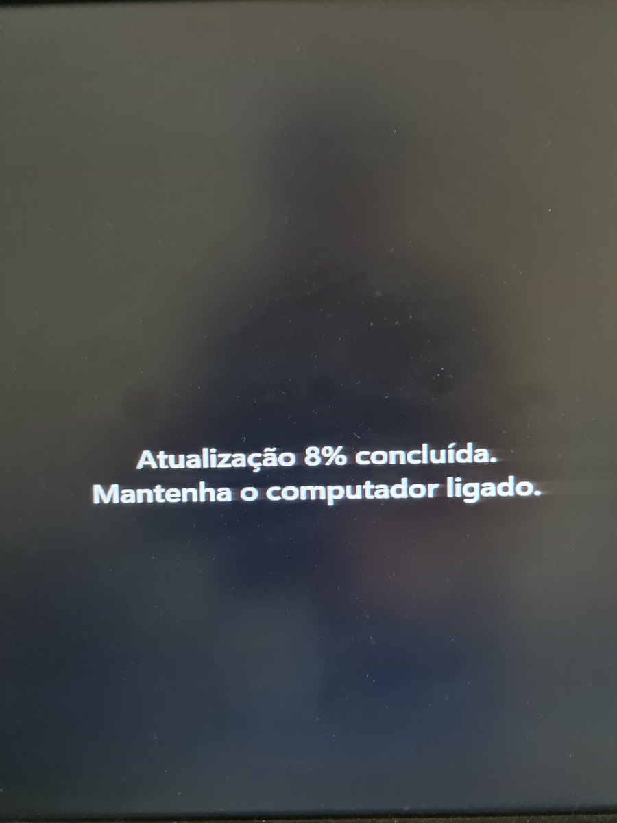 cassioleandro's tweet photo. O terror encarnado. (Computador da fiRma, eu não uso essa merda). https://t.co/YFkSZMb12Z
