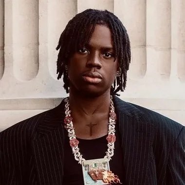 TheDamiForeign's tweet image. Favoritism aside, Can we all agree that that zinoleesky is bigger than Rema?🤔