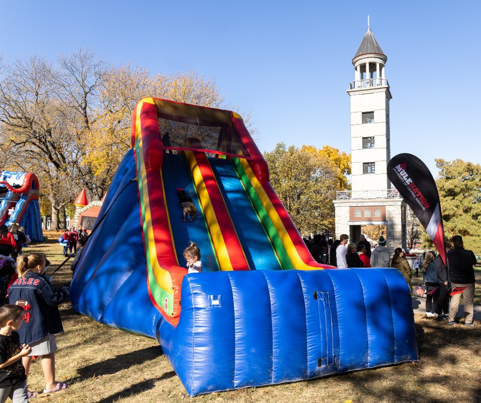 UCM_Alum's tweet photo. The energy’s rising, the crowd’s buzzing — Party in the Park is almost ready for its spotlight! 

Live music, parade views &amp; the Mule Walk make it the ultimate #UCMhoco kickoff. 
Last call for giveaways &amp; reserved tables — the credits roll soon! 🎟️ https://t.co/iD1gaiVTI5 https://t.co/NtyYJUjFCn