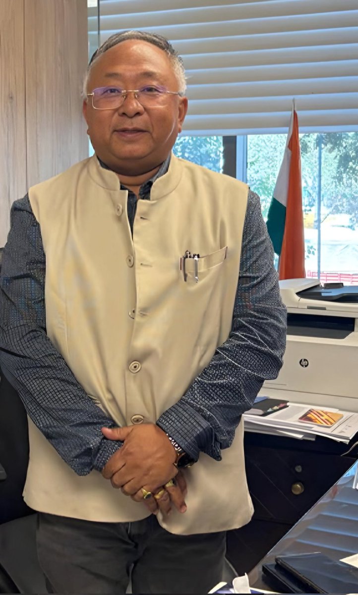theskindoctor13's tweet image. He is Maisnam Riten Kumar Singh, Executive Director of the National Highways and Infrastructure Development Corp Ltd.
Today, CBI arrested him in Guwahati for allegedly accepting a ₹10 lakh bribe to grant a favourable extension of time and completion certificate for a…