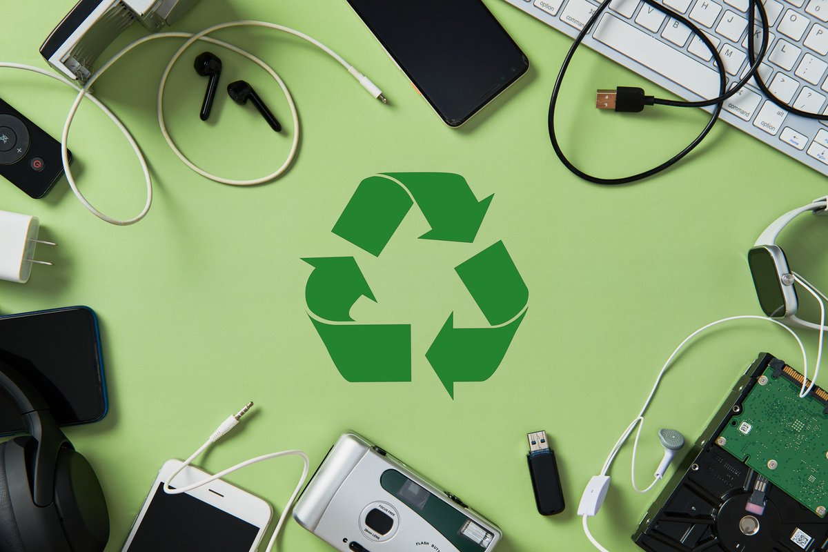 LBofHounslow's tweet image. ♻️ Got old electricals? Recycle them at Currys PC World and get rewarded with a voucher!
 
Don’t throw them away – bring them along next time you visit.
 
Learn more here 👉 currys.co.uk/services/deliv… 
 
#EWasteDay #RecycleResponsibly