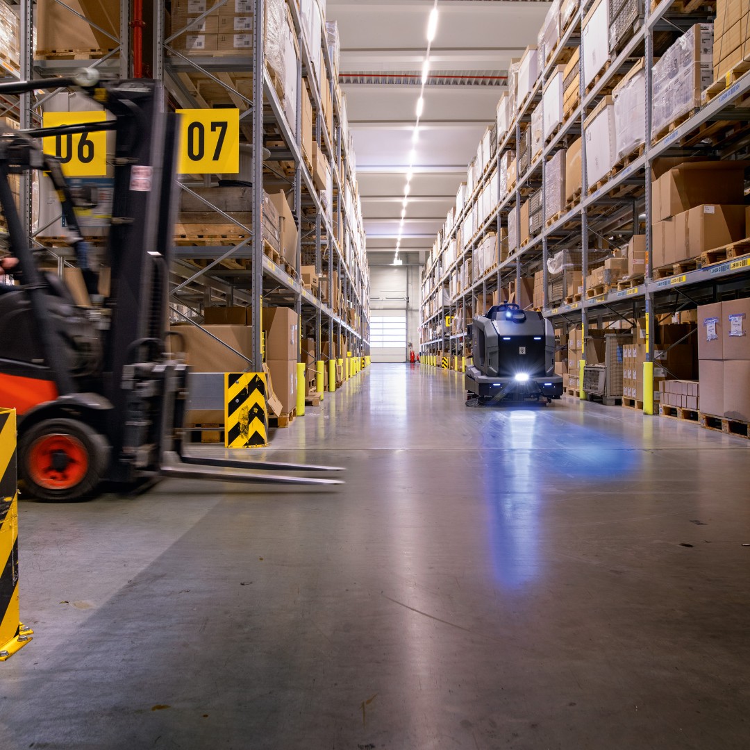 Revolutionize cleaning with the KIRA BR 200 R Autonomous! This smart floor scrubber tackles large areas efficiently. Pre-order the KIRA BD 200 today! 

Learn more: ow.ly/qVYZ50XbRpV

#AutonomousCleaning #IndustrialCleaning #FacilityManagement #AutomationSolutions