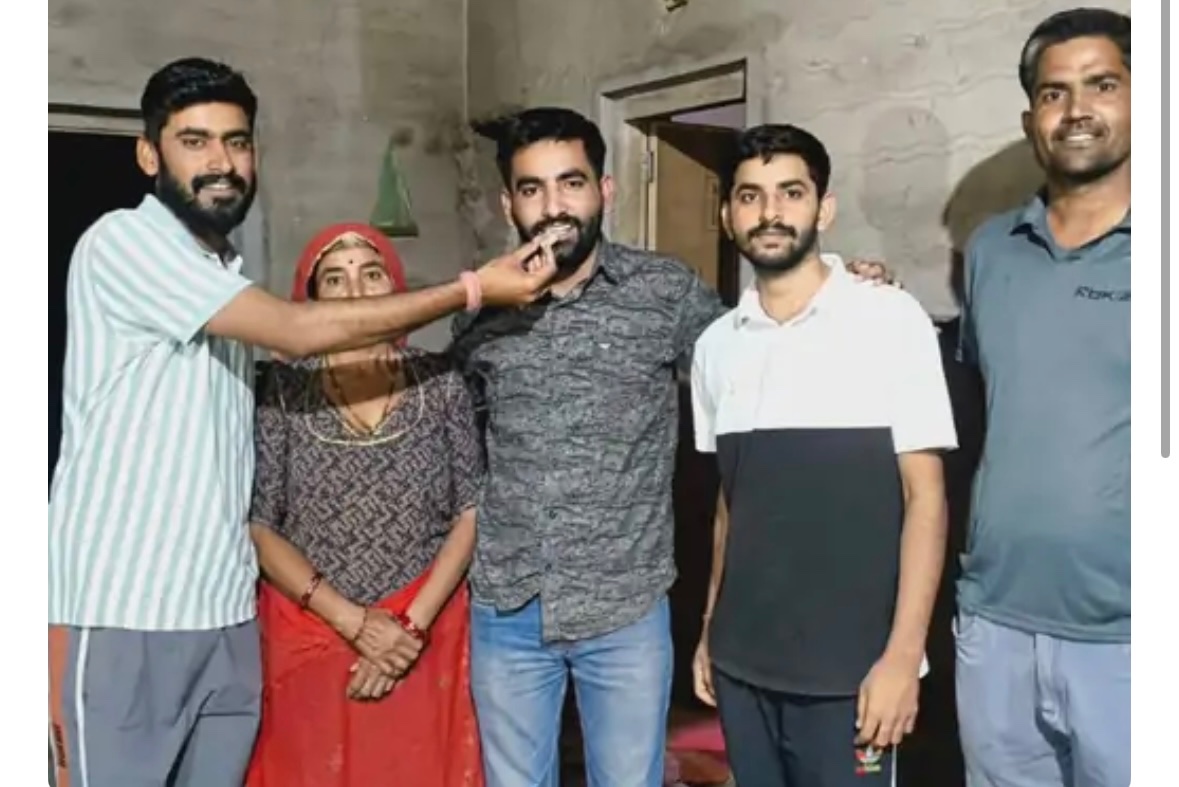 ⚡️⚡️गति के इसी क्रम में  शिक्षा विभाग से 10 th रैंक 😜
" वर्तमान में शिक्षा विभाग के रणजीतपुरा स्थित सरकारी सीनियर सैकंडरी स्कूल में कनिष्ठ सहायक के रूप में काम कर रहे विकास की दसवीं रैंक ।